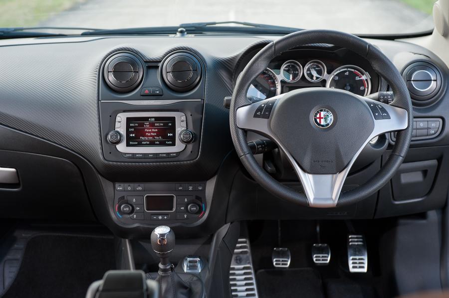 Торпедо Alfa Romeo MiTo (955) 2013 года  (UK) (фото 13 из 20)